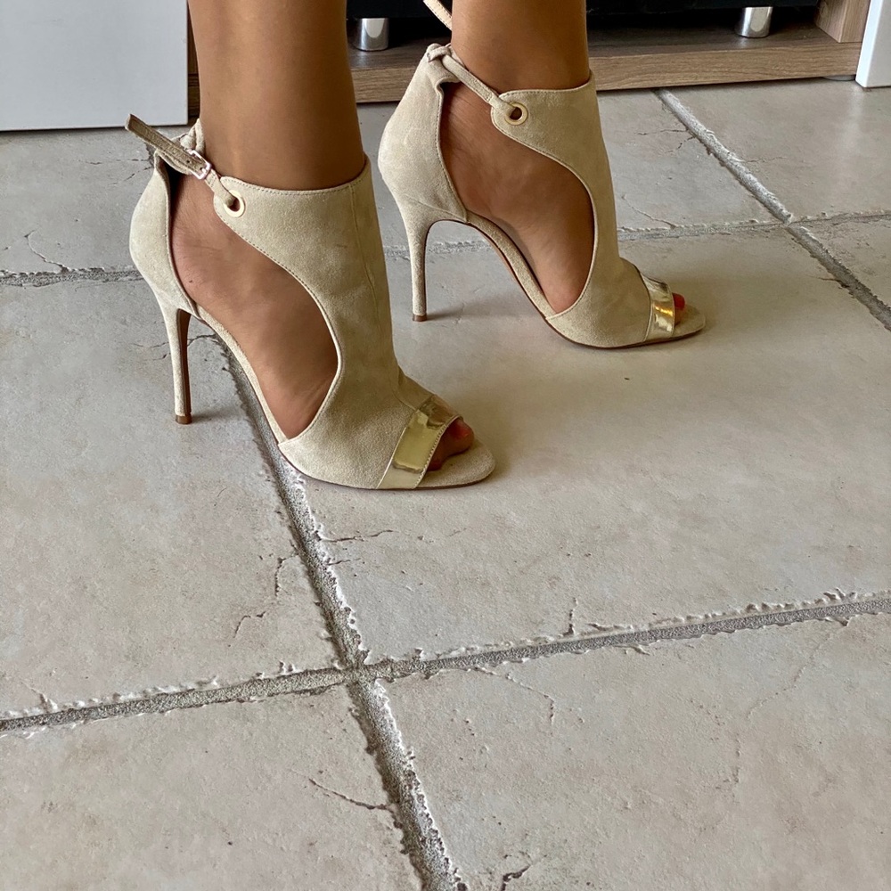 Shoes. - Picture 2 of 2